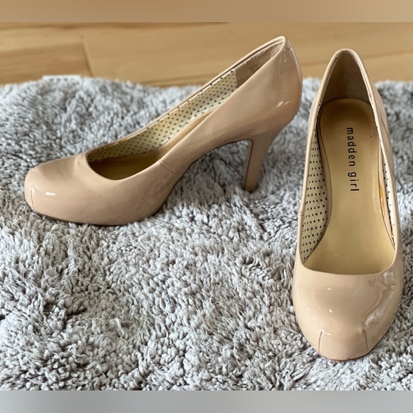Madden Girl patent nude Getta pumps, 6.5, excellent condition - Picture 9 of 10